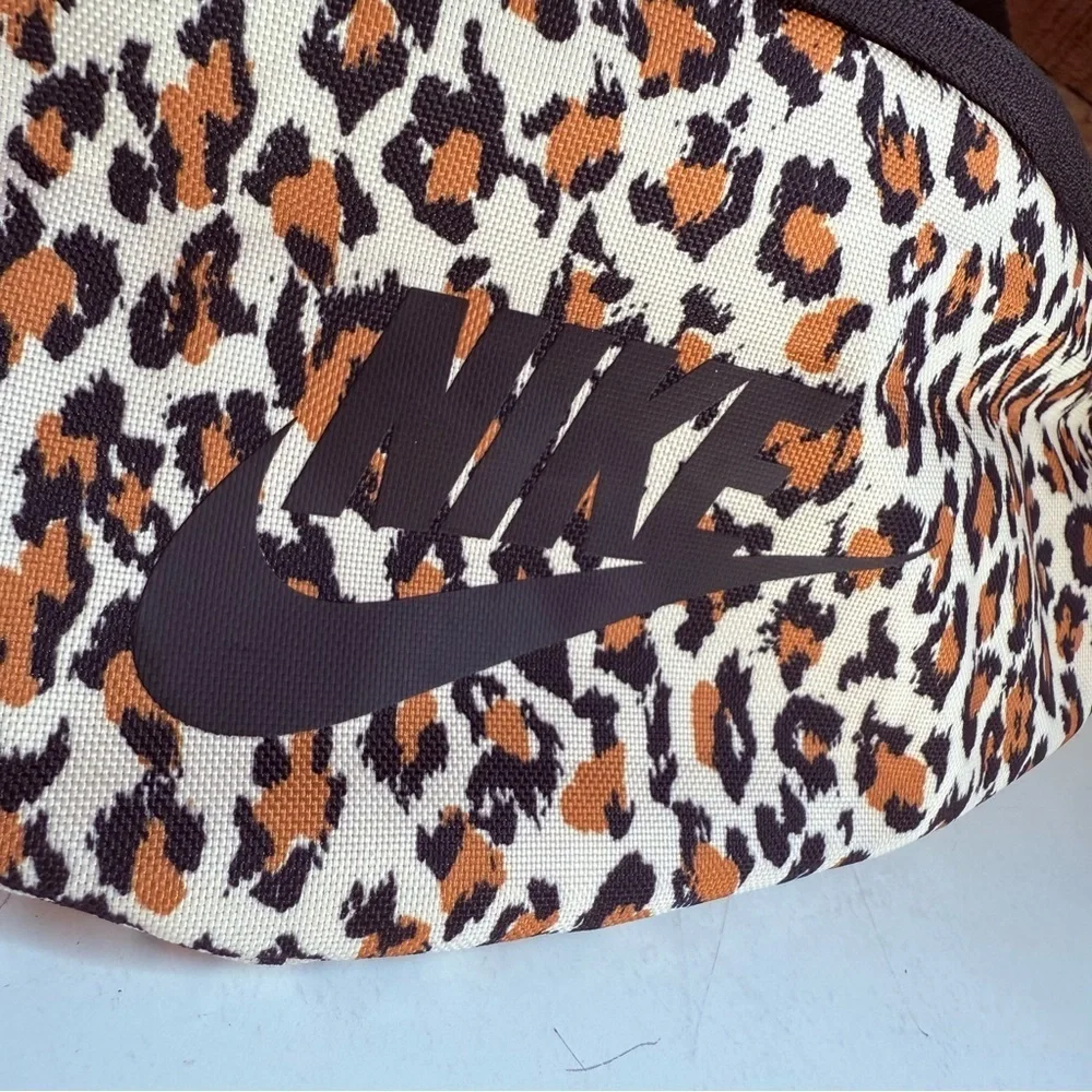 NWOT Nike Heritage Zip Hip Leopard Print Fanny Pack